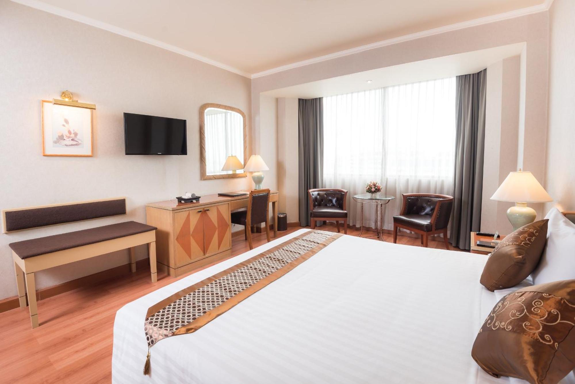 The Maruay Garden Hotel Бангкок Экстерьер фото
