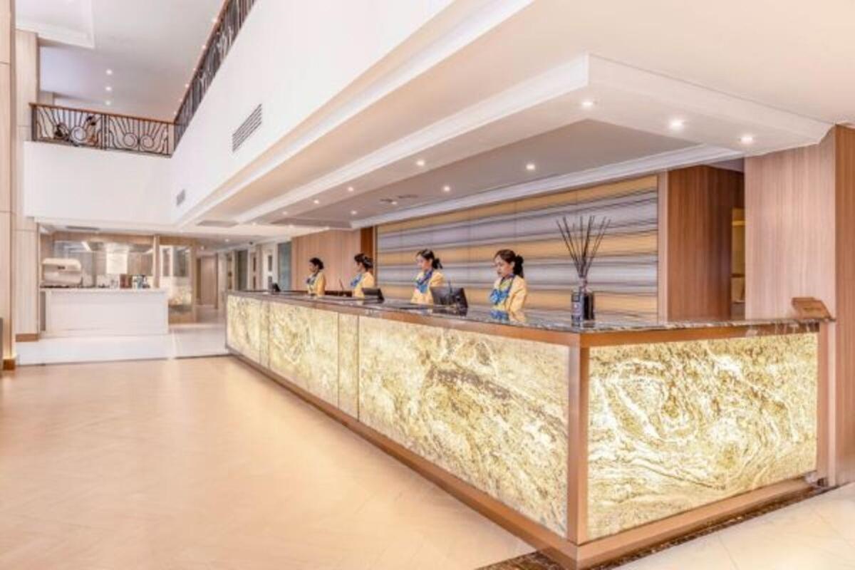 The Maruay Garden Hotel Бангкок Экстерьер фото