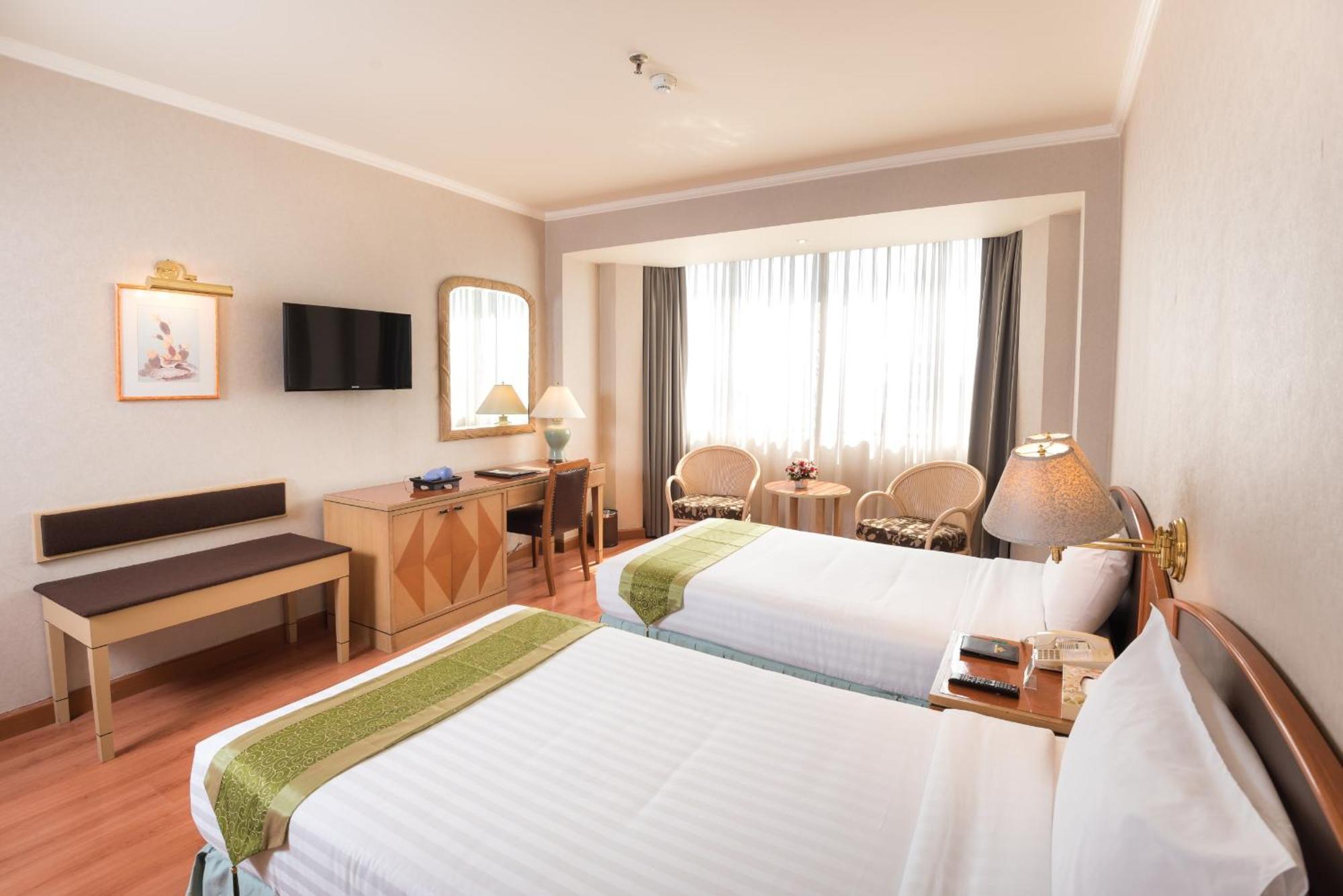 The Maruay Garden Hotel Бангкок Экстерьер фото