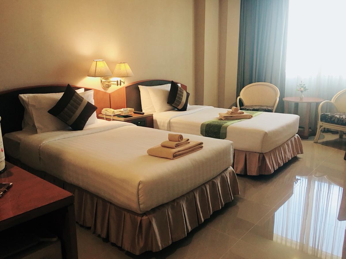 The Maruay Garden Hotel Бангкок Экстерьер фото