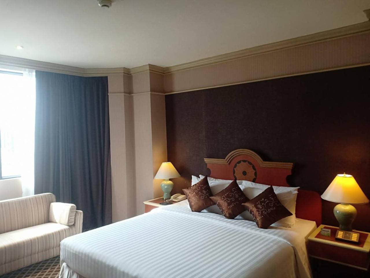 The Maruay Garden Hotel Бангкок Экстерьер фото
